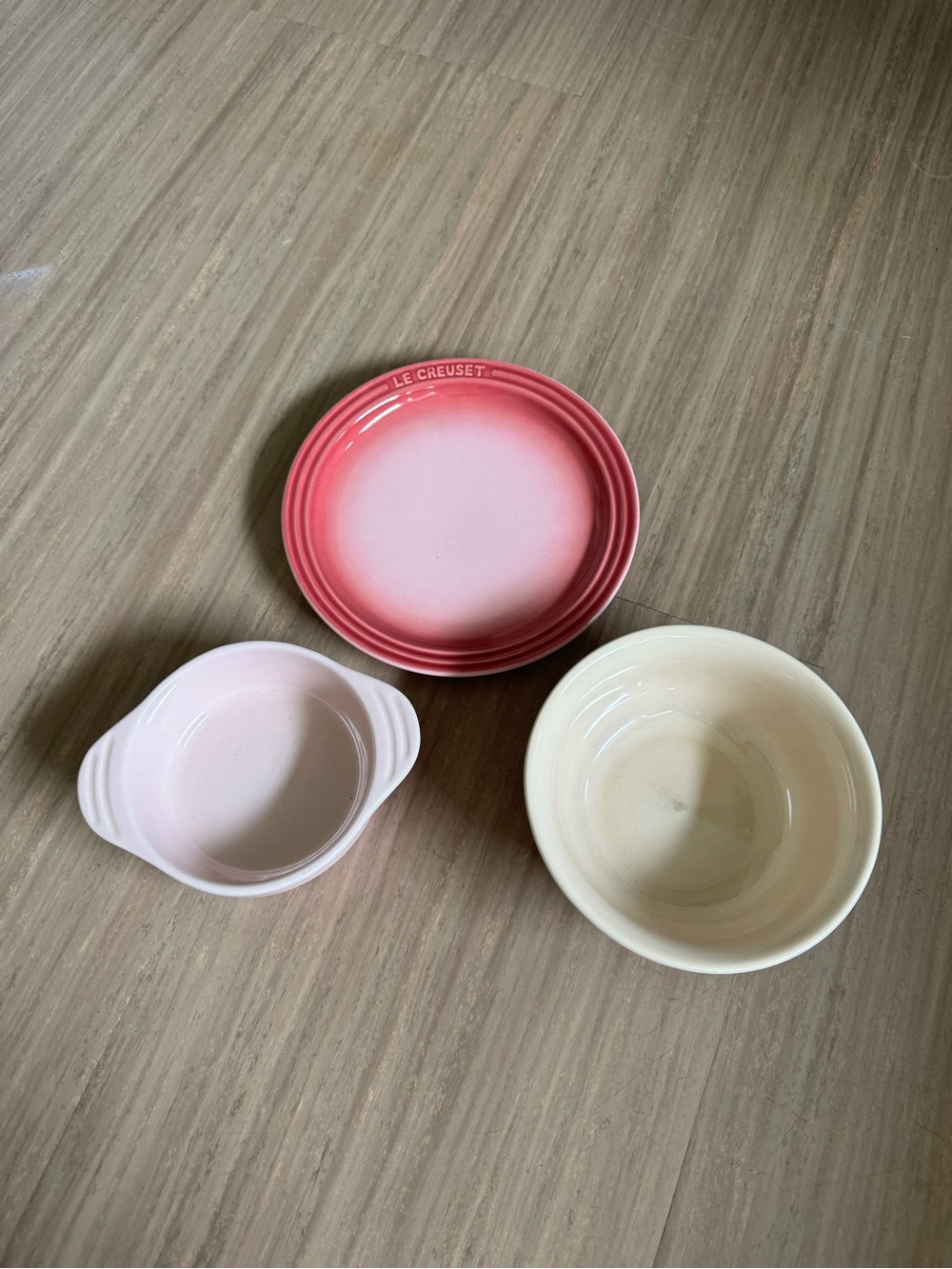 Le Creuset Pink and Cream Stoneware 3 Piece Bowls and Plate Set